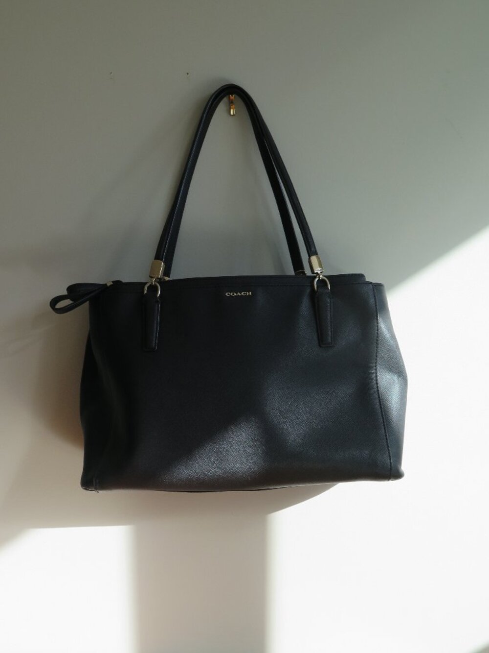 Coach Black Leather Tote Bag Shoulder Bag Gold Hardware Large Purse